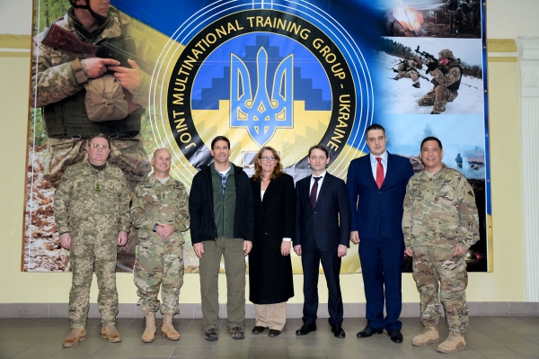 Міністр Сухопутних військ США ознайомився із процесом підготовки військовослужбовців в Міжнародному центрі миротворчості та безпеки
