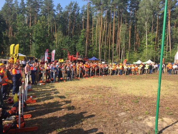 Представники Львівщини взяли участь у всеукраїнських змаганнях вальників лісу