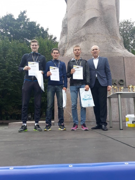 Міжнародний день фізичної культури та спорту надбужанські легкоатлети відзначили перемогою в легкоатлетичних змаганнях у Львові