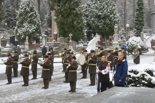 У День Гідності та Свободи на Личаківському кладовищі вшанували пам'ять Новітніх Героїв 