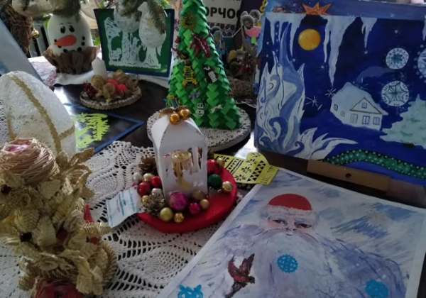 Буський БДЮТ організував у РДА традиційну новорічно-різдвяну виставку робіт своїх вихованців