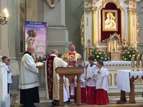 У БУСЬКУ СЬОГОДНІ ЗАВЕРШЕННЯ ВІЗИТАЦІЇ ФАТІМСЬКОЇ МАТЕРІ БОЖОЇ