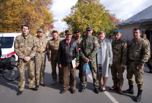  У КРАСНОМУ ВШАНУВАЛИ ЗАГИБЛИХ ЗАХИСНИКІВ УКРАЇНИ