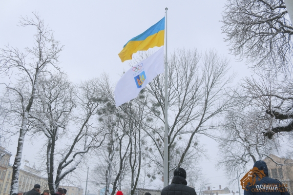 ХХІІІ зимові Олімпійські Ігри: біля обласної ради замайорів прапор НОКу 