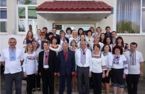 Госслужащие Бущины присоединились к празднованию Международного дня вышиванки