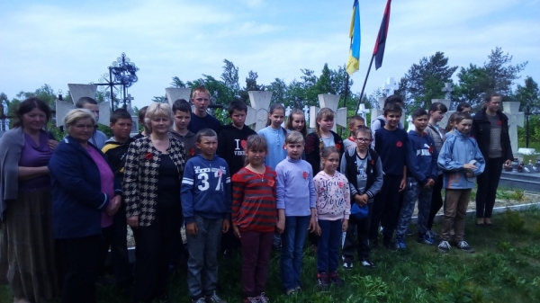 Учні та педагогічний колектив Боложинівської ЗОШ відзначили низкою заходів День пам’яті та примирення