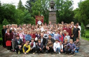 Буська гімназія запрошує на навчання