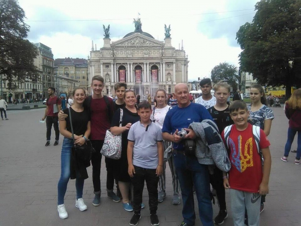 Змінимо країну разом в дії: Діти з Луганщини вирушили на Літню академію молоді в Польщу