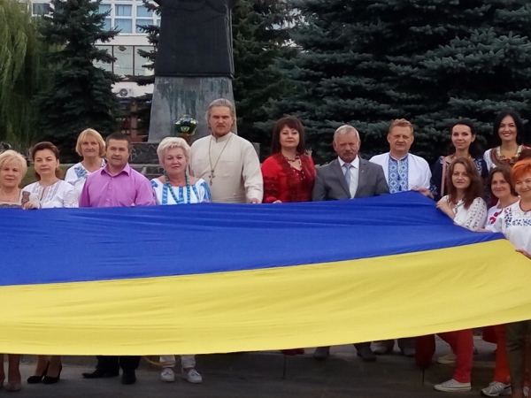 На майдані Незалежності у Буську відбулася урочиста церемонія підняття Державного Прапора України