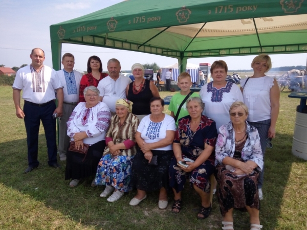 Керівництво області та району побувало на благодійному фестивалі "За двором" у с.Задвір'я