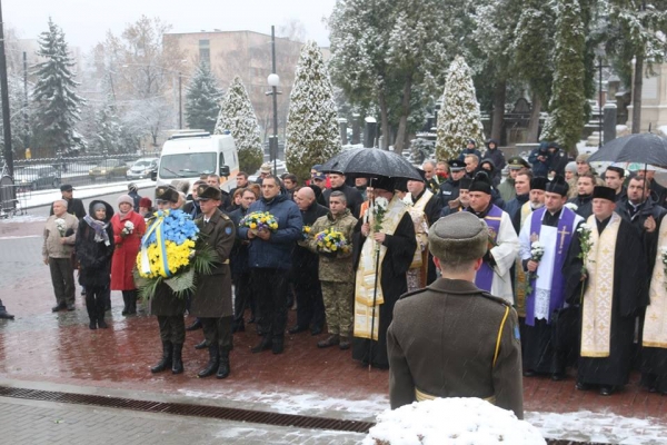 У День Гідності та Свободи на Личаківському кладовищі вшанували пам'ять Новітніх Героїв