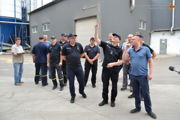 На Львівщині рятувальники оглядали місця збирання та зберігання врожаю