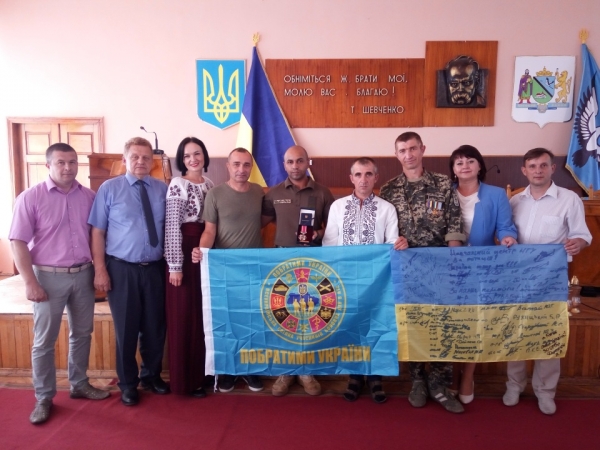В сесійній залі райради відбувся захід до Дня пам'яті захисників України