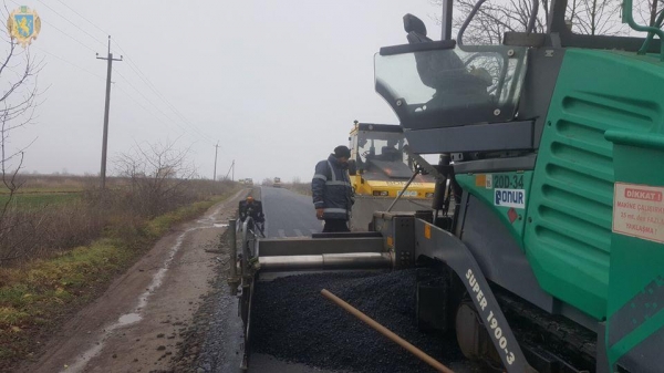 На Мостищині ремонтують дорогу Воля-Садківська – Малі Мокряни
