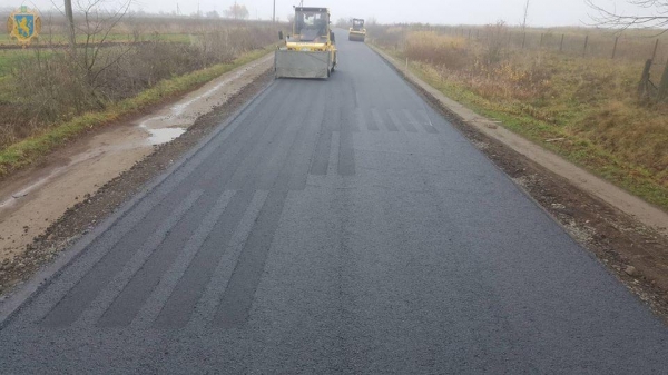 На Мостищині ремонтують дорогу Воля-Садківська – Малі Мокряни