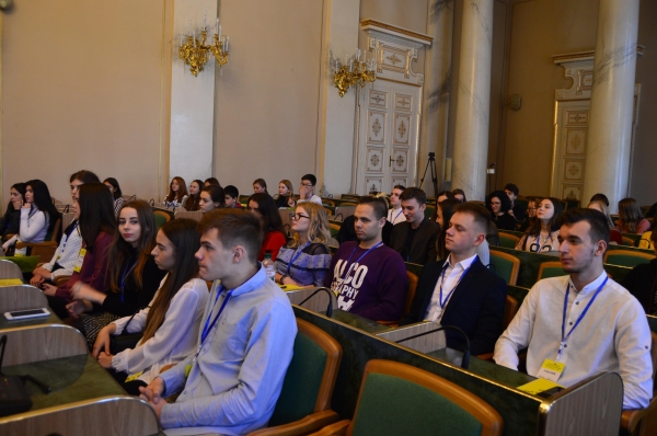 Учні та студенти беруть участь у Молодіжній моделі Львівської обласної ради