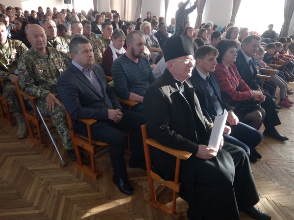 В Буську вшанували військовослужбовців Збройних Сил України, учасників війни на сході та волонтерів