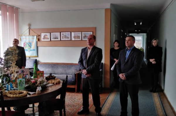 Колектив працівників РДА з Різдвом привітали прихожани Християнської церкви "Віфезда"