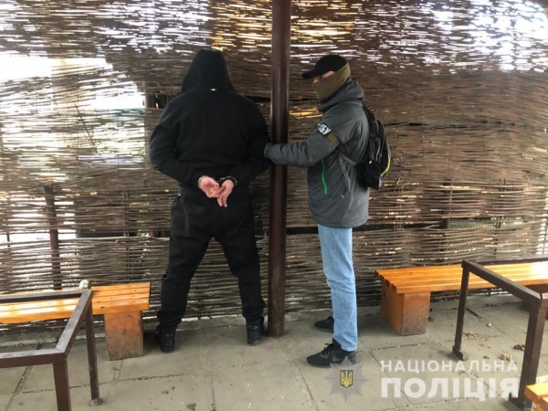Правоохоронці затримали зловмисників, причетних до вимагання шести тисяч доларів у мешканця Дрогобича