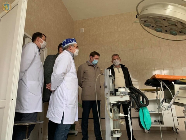 Максим Козицький передав медикам Радехівщини засоби індивідуального захисту