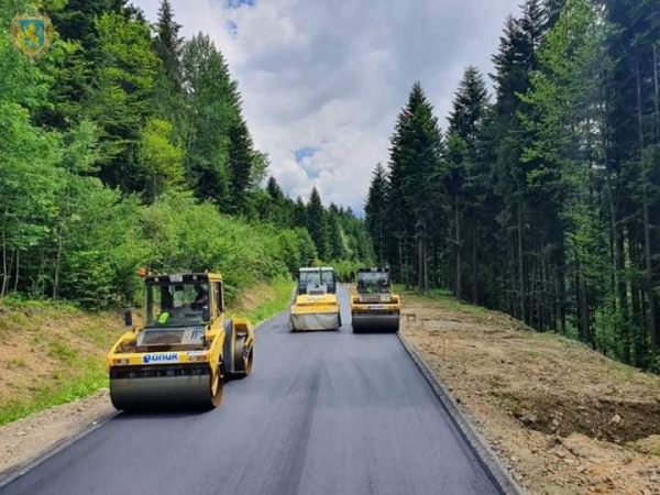 На Львівщині триває ремонт дороги Східниця - Верхнє Синьовидне