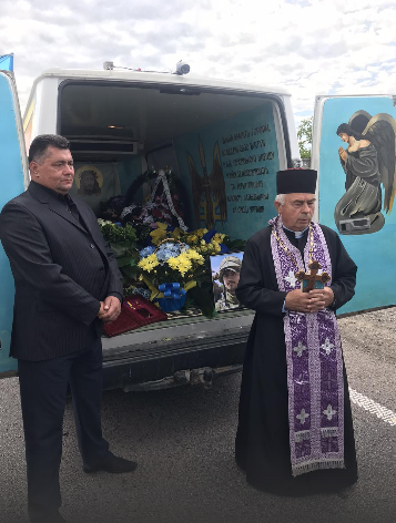 Бущани віддали шану українському Героєві Тарасу Матвіїву, який загинув під Троїцьким, що на Луганщині