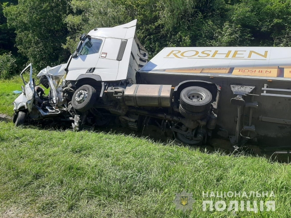 Водій мікроавтобуса загинув внаслідок автозіткнення поблизу Львова – поліцейські затримали винуватця ДТП
