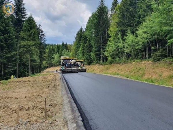 На Львівщині триває ремонт дороги Східниця - Верхнє Синьовидне