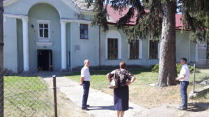 У селі Новий Милятин завершують реконструкцію даху Народного дому