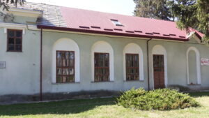 У селі Новий Милятин завершують реконструкцію даху Народного дому