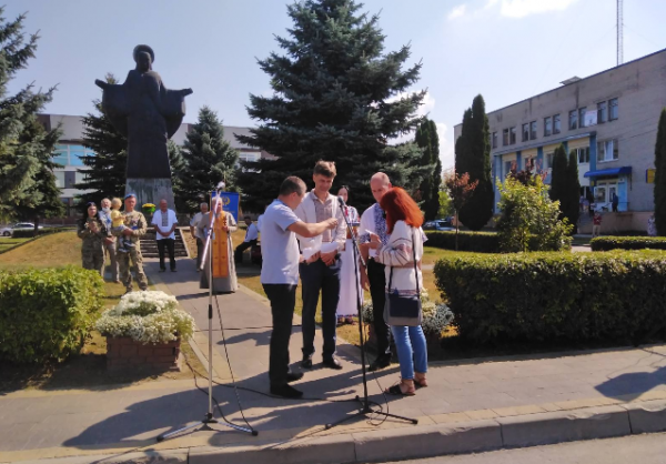 На майдані відбулося вручення посвідчень та нагрудні знаки «Почесний громадянин Буського району»