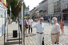 На площі Ринок відкрили фотовиставку про Василя Вишиваного