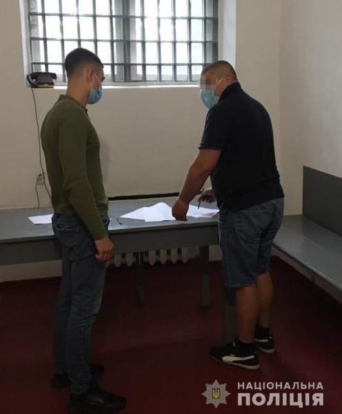 Слідчі повідомили про підозру зловмисникам, які вимагали гроші у львів’янина