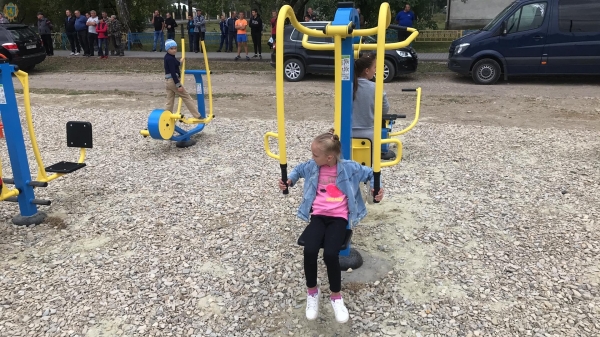 На Старосамбірщині відкрили сучасний спортивний майданчик