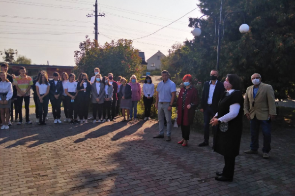 Педагогічний колектив НВК «Буська ЗОШ I ст. — гімназія-інтернат ім. Є. Петрушевича при ЛНУ ім. І. Франка» нагороджено Грамотою Верховної Ради України