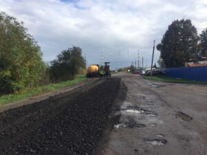 На ділянці дороги Золочів-Красне розпочали ремонтні роботи