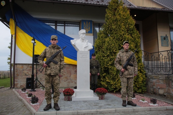 На Львівщині відкрили перший пам’ятник Петрові Франку