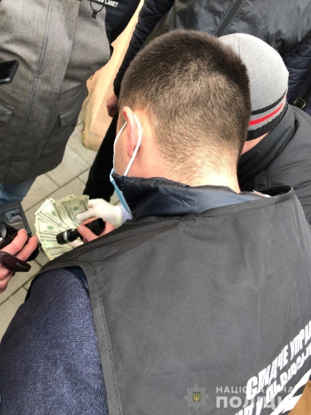 Правоохоронці Львівщини викрили працівника суду, причетного до вимагання хабара