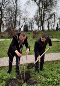 Бущина приєдналась до флешмобу НЕ_ламай_калину!