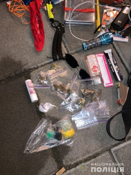 У Львові поліцейські затримали зловмисника, причетного до розповсюдження наркотиків