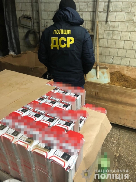 Львівські поліцейські ліквідували підпільне виробництво тютюнових виробів з місячним оборотом у 60 мільйонів гривень 