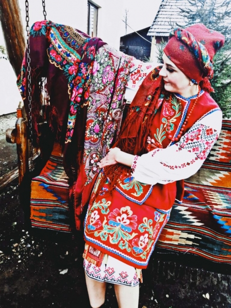 Надбужанки беруть участь у модному флешмобі #УкраїнськаХустка