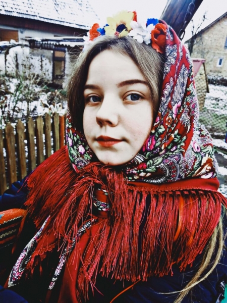 Надбужанки беруть участь у модному флешмобі #УкраїнськаХустка