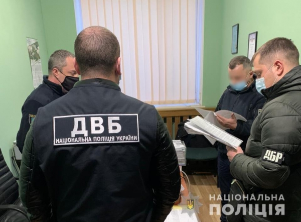 Внутрішня безпека поліції затримала директора одного з комунальних підприємств Львівщини за вимагання хабаря