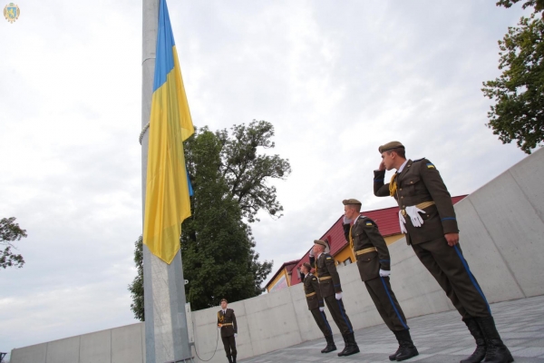 На території Академії Сухопутних військ відкрили найбільший флагшток області