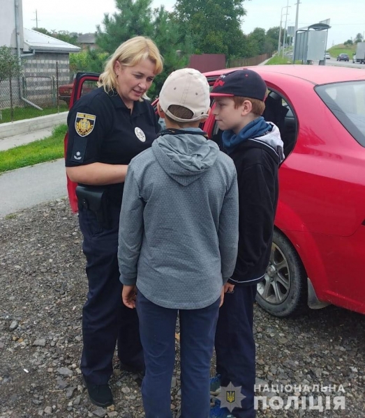 На Стрийщині поліцейські розшукали двох дітей, які вирушили «подорожувати»