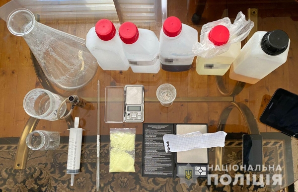 На Стрийщині поліцейські викрили зловмисника, який виготовляв та збував мешканцям району «амфетамін»