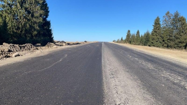 Майже 5 кілометрів автомобільної дороги, що веде до майбутнього пункту пропуску, асфальтували