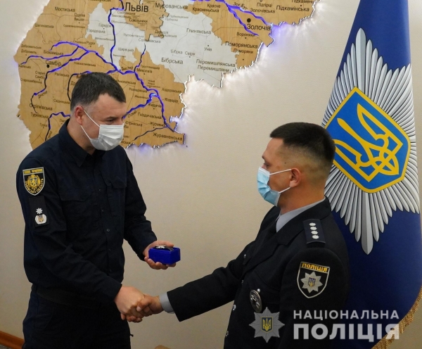 Поліцейські, які затримали наркоторговців у Яворові, отримали відзнаки від очільника поліції Львівщини