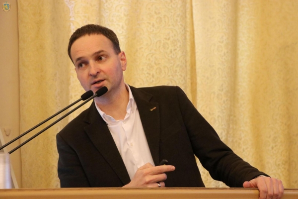 На Львівщині поставка кисню до «ковідних» лікарень відбувається вчасно та без перебоїв